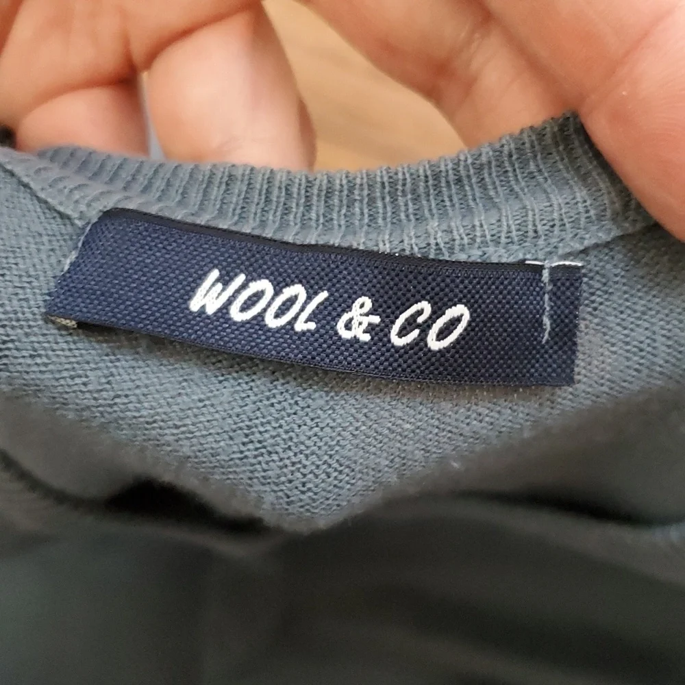 Wool & Co V-Neck Sweater Classic Knit